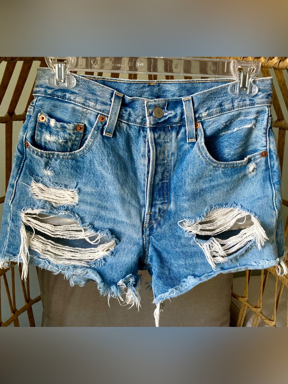 Levi’s Premium 501 Original Distressed Denim Shorts W25 Button Fly Light Wash - Picture 9 of 9
